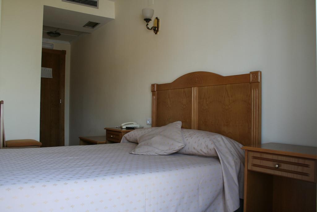 Hotel Austria 76 Puerto de Sagunto Room photo